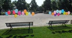 Banc avec des ballons