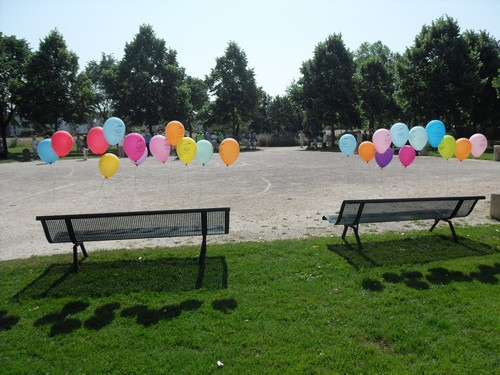 Banc avec des ballons