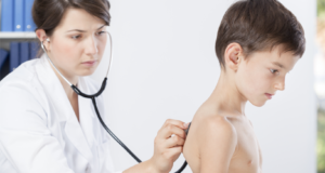 Auscultation d'un enfant