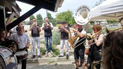 En fanfare avec les Trous Gascons