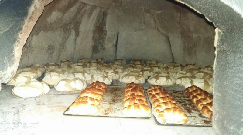 Pains et croissants cuits au feu de bois