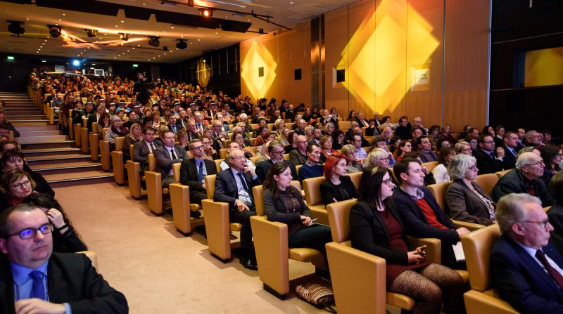 Près de 400 personnes en salle Bonjean