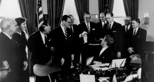 President_Signing_the_1962_Drug_Amendments